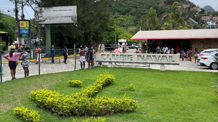 27.out.2024 - Niterói (RJ): movimentação no Clube Naval, onde votou Carlos Jordy (PL)