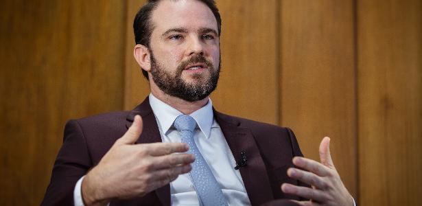 Durigan descarta mudar Simples, mas propõe teto de R$ 130 mil para MEI