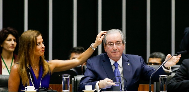 Segundo a PGR, os gastos com cartões usados por Cunha, sua mulher (à esq) e sua filha não condizem com a renda do deputado - Pedro Ladeira - 5.nov.2015/Folhapress