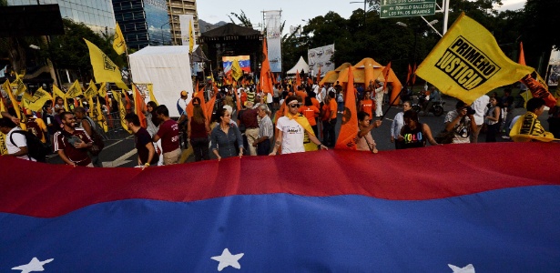 Venezuela, segundo país com maior índice de mortes no mundo, terá eleições neste domingo - Luis Robayo/AFP