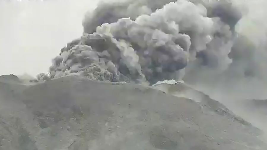 As cinzas do vulcão na ilha de Kuchinoerabu subiram a mais de 6 quilômetros - Japan Meteorological Agency/AFP