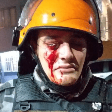 14.jun.2019 - PM é ferido no olho ao dispersar protesto em Alvorada (RS) - Divulgação/Brigada Militar de Porto Alegre