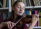 Aos 14 anos, prodígio musical que vive em Viena quer assombrar o mundo - Lena Mucha/The New York Times