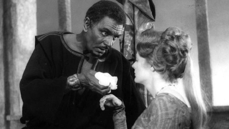 Um dos atores britânicos mais famosos, Laurence Olivier, usou "blackface" para interpretar Otelo, de Shakespeare, em 1965 - British Home Entertainment 