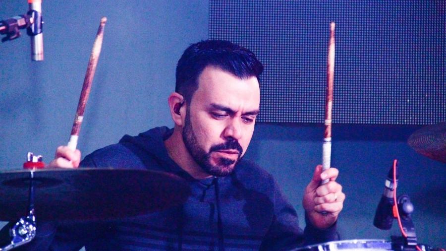 O baterista João Carlos Queiroz Barbosa teve seu nome usado no pagamento de um outdoor a favor da Lava Jato, em Curitiba - Arquivo pessoal