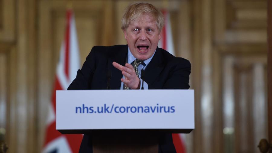 Boris Johnson, premiê britânico, em entrevista coletiva sobre o novo coronavírus; político conservador chegou a ser infectado pelo vírus, mas se curou - Eddie Mulholland/AFP