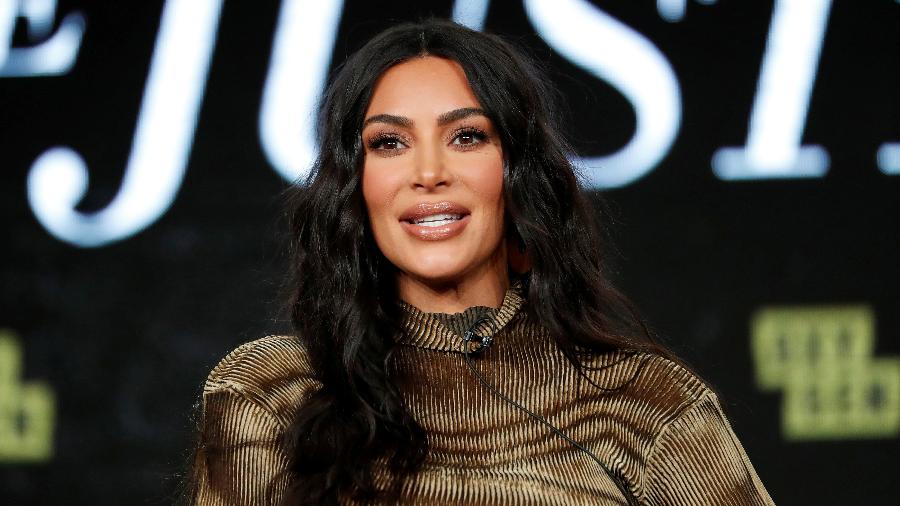 Kim Kardashian relembrou atuação do pai na defesa de ex-jogador de futebol americano, enquanto a mãe acreditava nos familiares das vítimas - MARIO ANZUONI