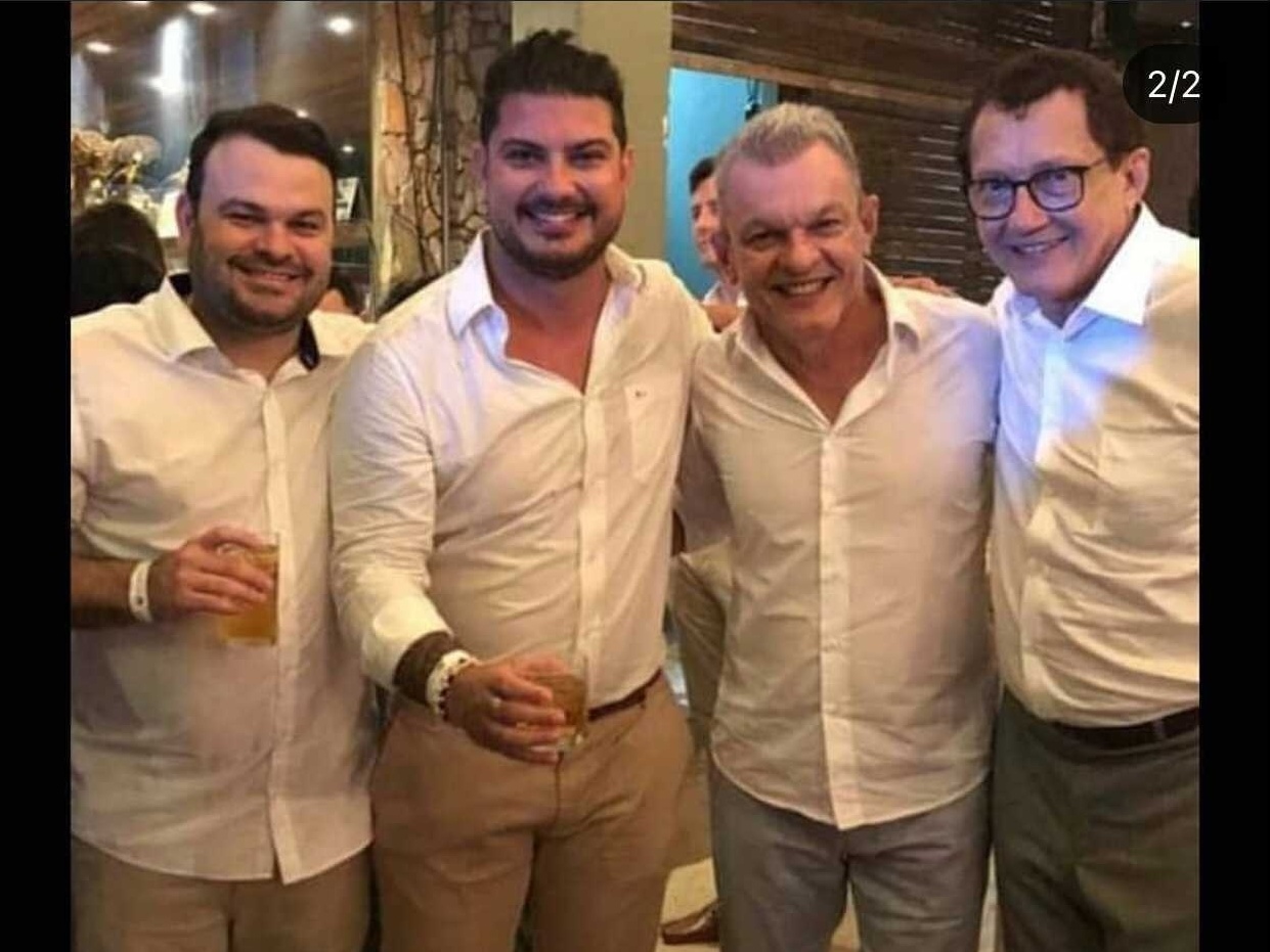 Prefeito de Fortaleza se desculpa por ir a festa de casamento sem máscara