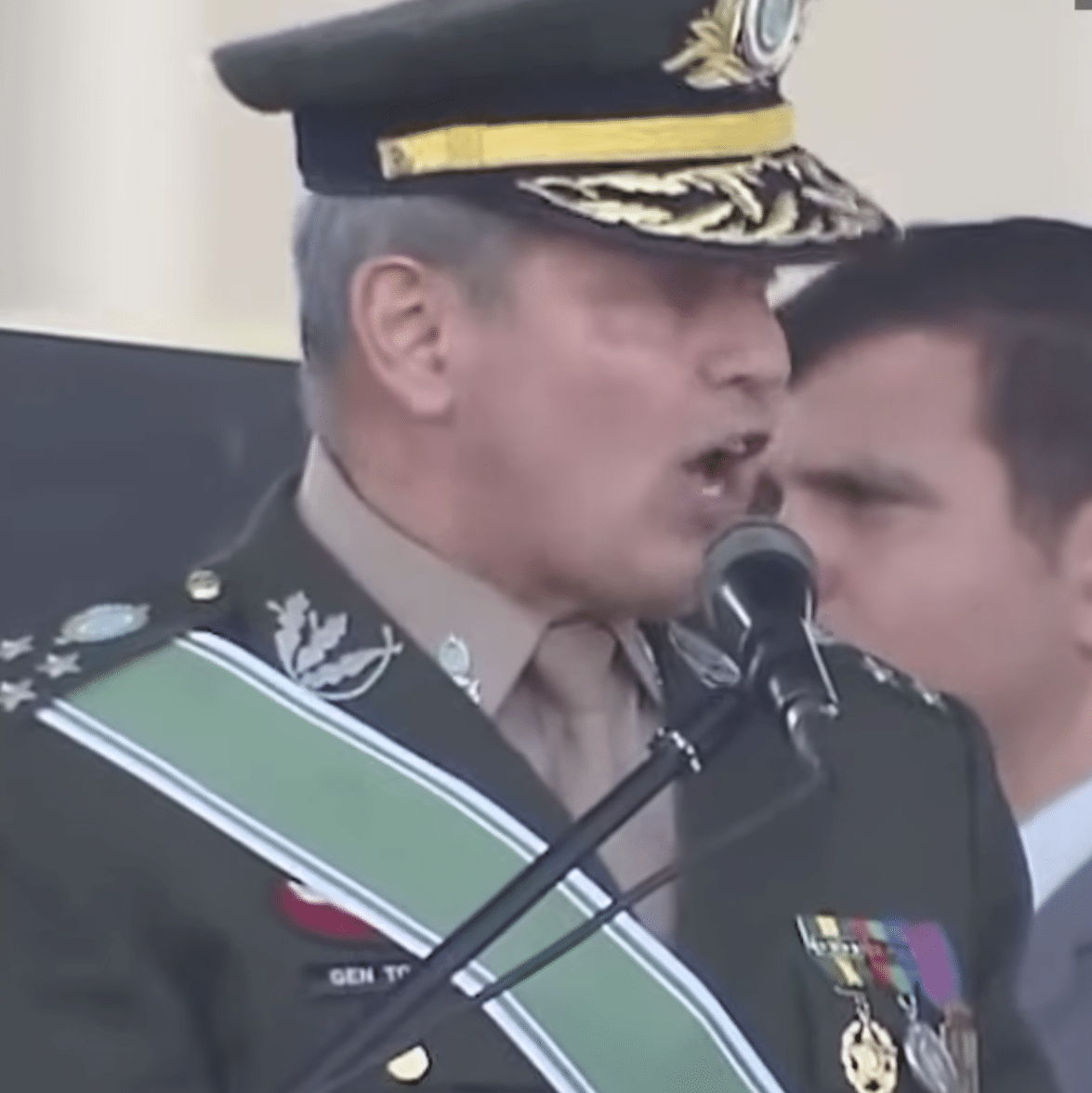 Comandante do Exército faz um discurso dúbio, débil e doloroso