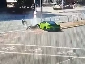 SP: Motorista de Lamborghini bate ao perseguir ladrão, que fugiu com Rolex
