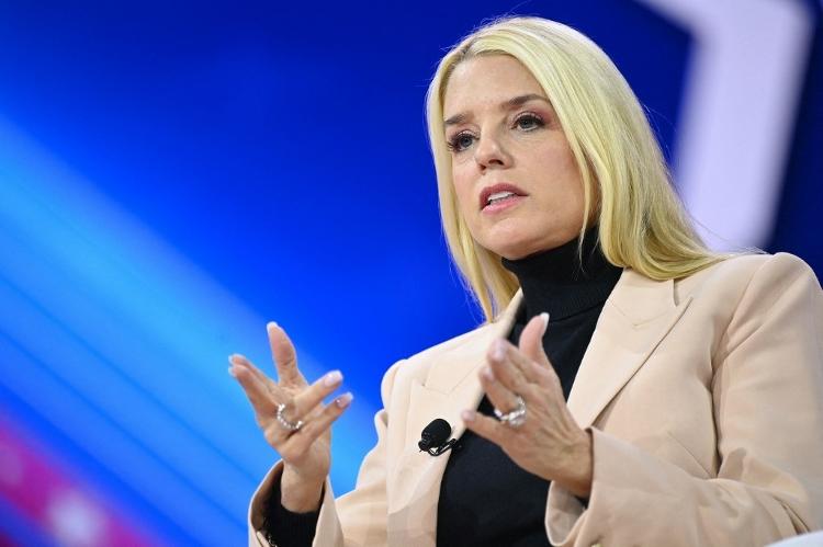 23.fev.2024 - A ex-procuradora-geral da Flórida, Pam Bondi, durante uma reunião da Conferência de Ação Política Conservadora