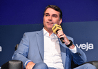 Em meio a crise, Flávio diz que Michelle seguirá 'caminhando junto' com ele