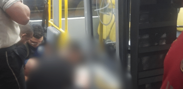 Passageiro morre baleado em ônibus do BRT no Rio