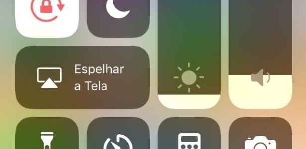 iPhone não dura o dia todo? Veja 12 dicas para otimizar a bateria no iOS 11 - Brilho 2 - Reprodução - Reprodução