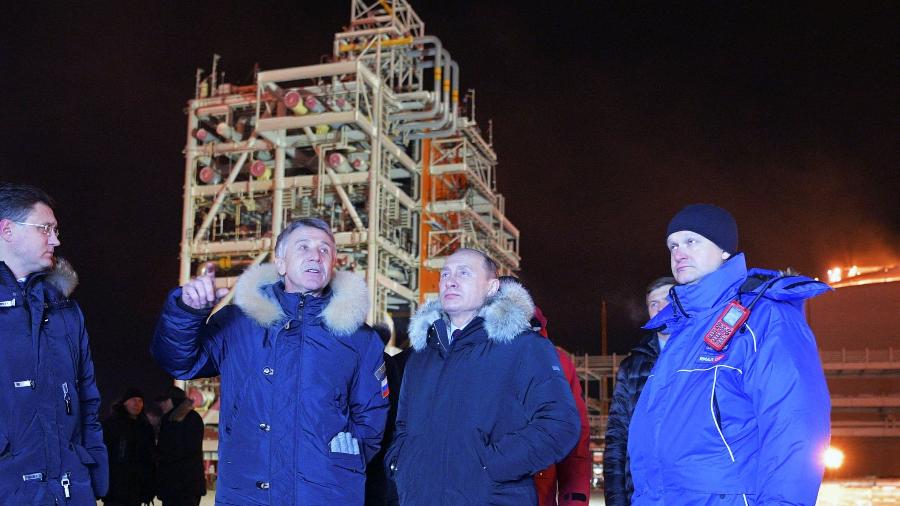 O presidente russo, Vladimir Putin (segundo da dir. para a esq.) inaugura usina de gás natural na península de Iamal, no Ártico - Alexei Druzhinin/Reuters
