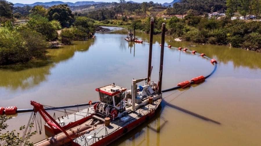 Início da limpeza do rio Paraopeba, atingido pelo rejeito que vazou com rompimento de barragem da Vale em 25 de janeiro - Divulgação Vale
