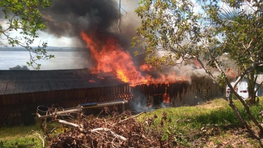 Casa de Maria Leusa, líderança indígena do povo Munduruku, foi incendiada por garimpeiros no Pará - Divulgação/MPF