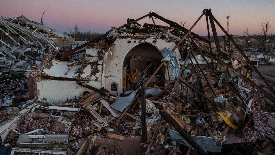13.dez.2021 - Imagem mostra destruição causada por tornado em Mayfield, Kentucky (EUA) - Adrees Latif/Reuters