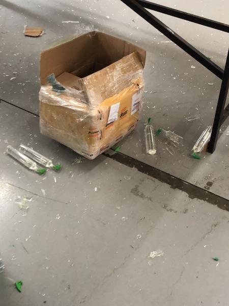 Vidros de lança-perfume explodiram dentro de uma caixa em um centro de distribuição dos Correios no Paraná