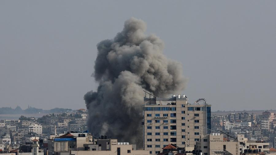 A Faixa de Gaza foi alvo de novos ataques em Israel neste domingo (8)
