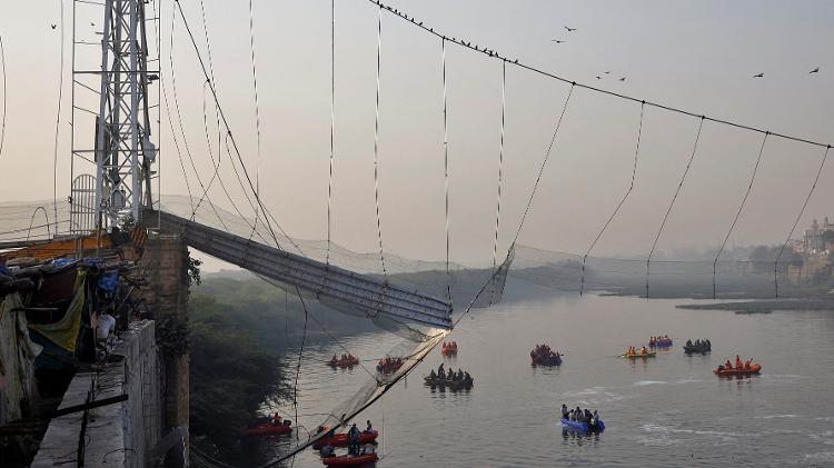 Desabamento de ponte suspensa no estado indiano de Gujarat deixou 137 pessoas mortas