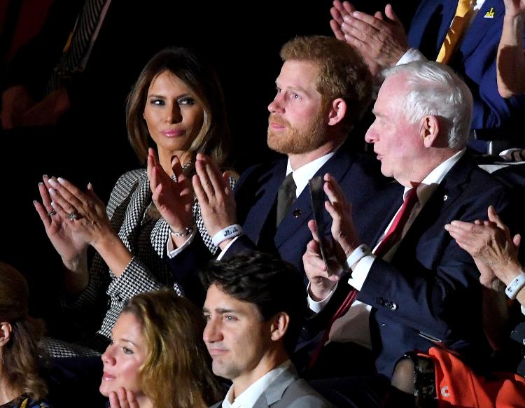 A então primeira-dama dos EUA, Melania Trump, com o príncipe Harry, durante os Invictus Games em Toronto, no Canadá, em 2017