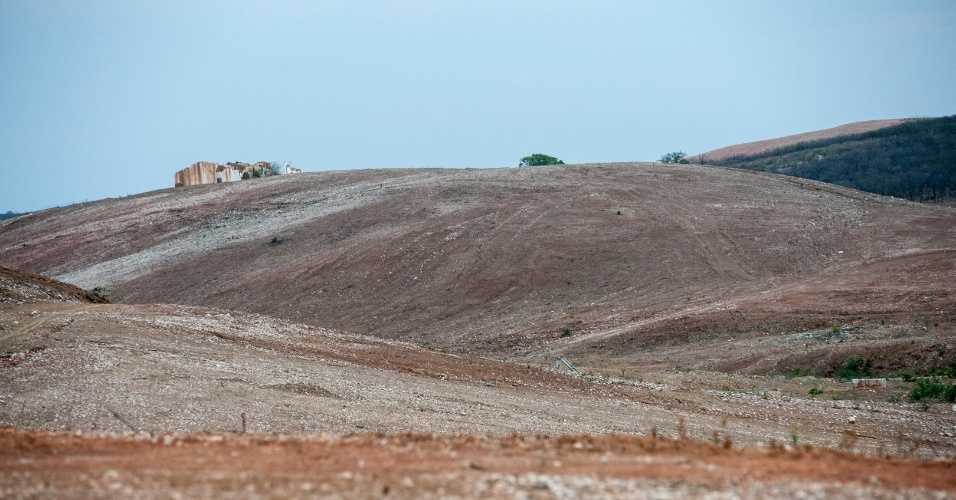 31.jan.2017 - Área desmatada no antigo Sítio Malícia (PE) para receber o Reservatório Mangueira, que faz parte do trecho inicial da transposição e está com obras paradas