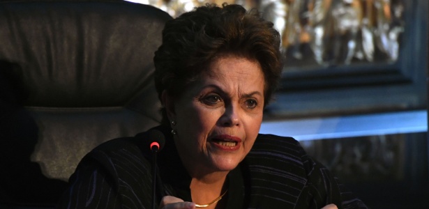 8.dez.2017 - Dilma Rousseff fala durante congresso da Associação Latino-Americana de Sociologia - Pablo Porciuncula/AFP