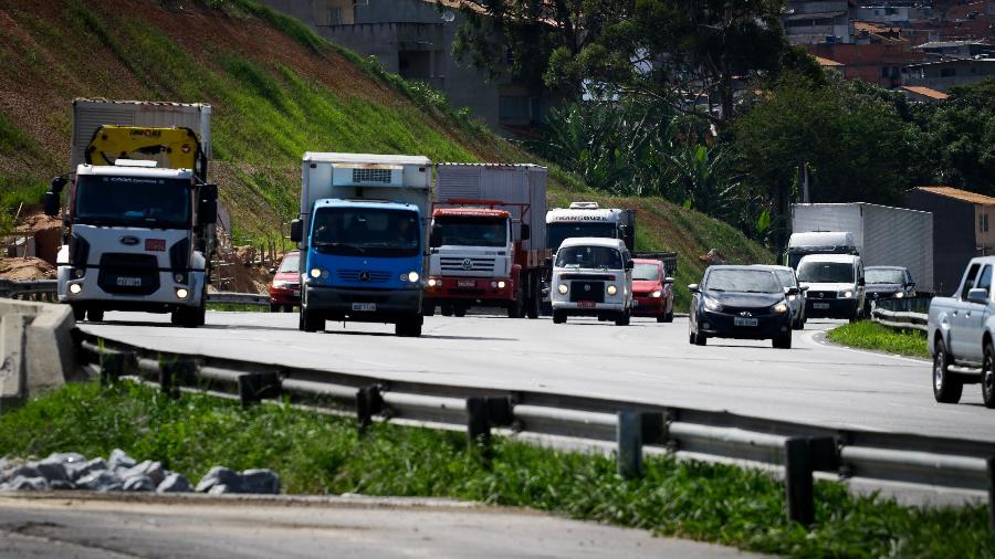16.dez.2019 - Tráfego de caminhões foi normal no Rodoanel Oeste, em São Paulo, nesta segunda-feira  - Aloisio Mauricio/Fotoarena/Estadão Conteúdo