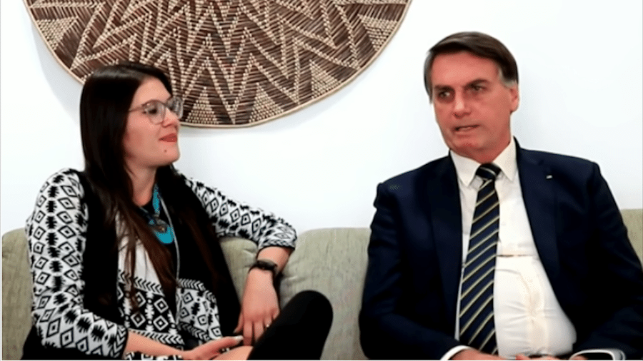 A youtuber Bárbara Zambaldi Destefani entrevista o presidente Bolsonaro dias antes de operação da PF no inquérito das fake news do STF - Reprodução