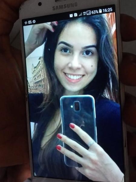Giovanna Gabrielle e Thiago Alves morreram em acidente na cidade de São Vicente; família da jovem tenta recuperar telefone, mas já foi vítima até de tentativa de golpe - Acervo pessoal