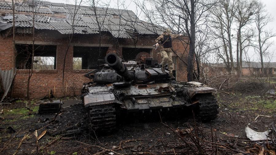 24.04.2022 - Ataque da Rússia à Ucrânia  na aldeia de Mala Rohan, na região de Kharkiv, aconteceu na última sexta (22) - REUTERS