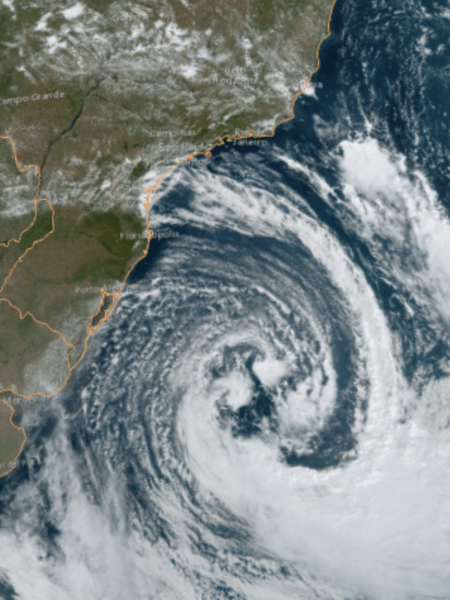 Ciclone extratropical na costa do Brasil