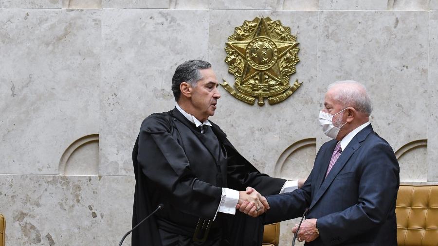 Lula cumprimenta Luís Roberto Barroso em sua posse como presidente do STF