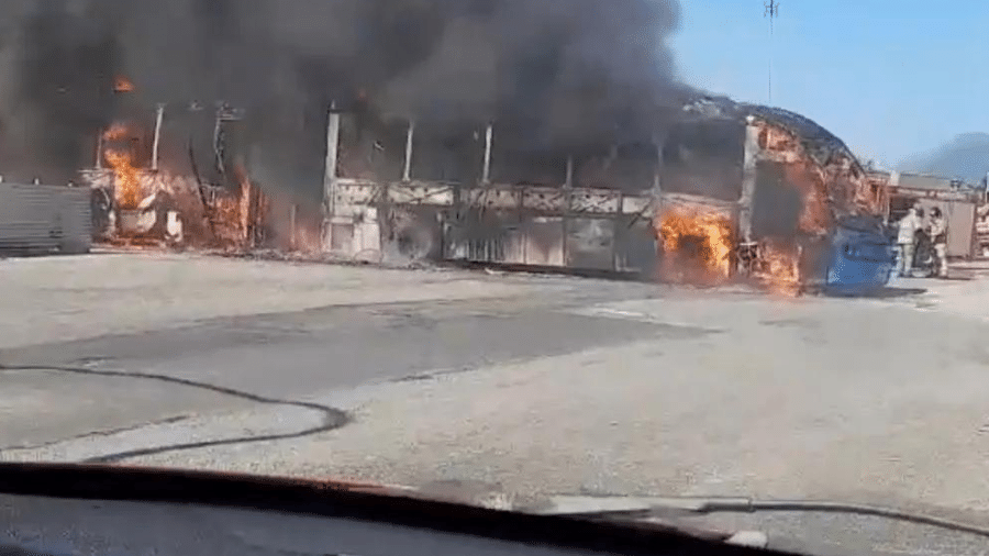 Ônibus são queimados no Rio após morte de miliciano