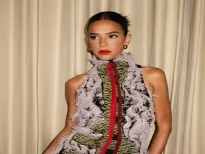 Bruna Marquezine investe em vestido grifado no valor de mais de R$ 50 mil