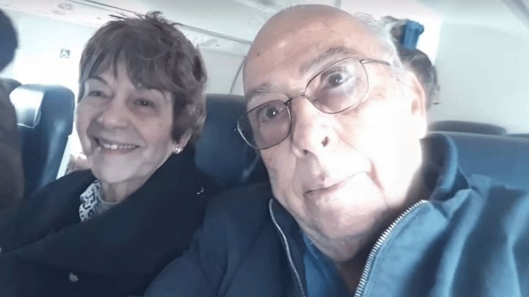 Dora e José dentro do avião que caiu