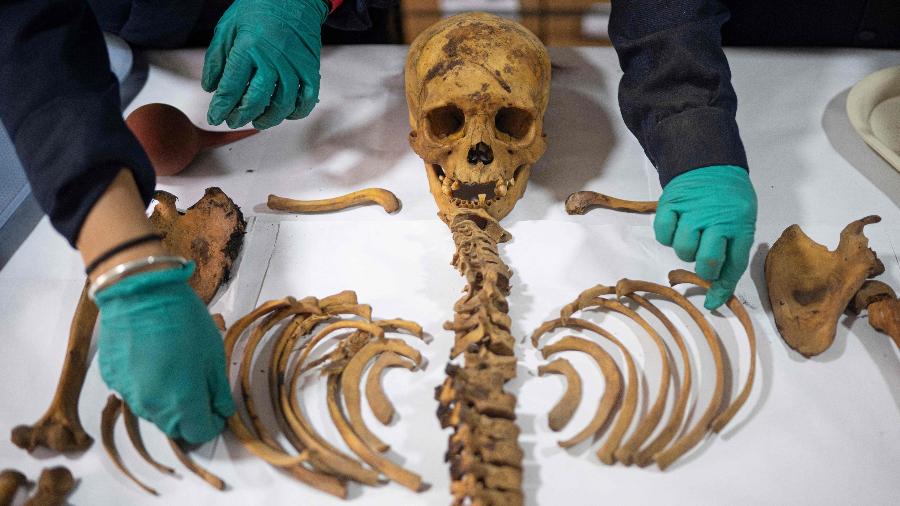 Múmia de mais de mil anos é encontrada acidentalmente em Lima, no Peru - Ernesto Benavides/AFP - 19/06/2025