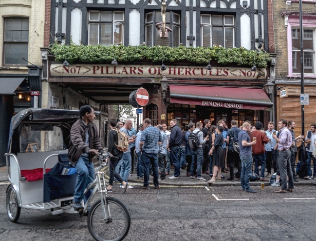 08.jun.2018 - Pub no bairro de Soho, em Londres - Andrew Testa/The New York Times
