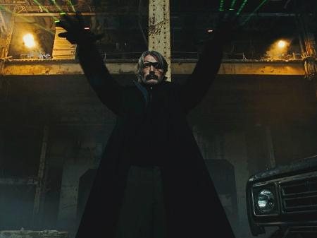 Mads Mikkelsen em "Polar" - Reprodução/Twitter