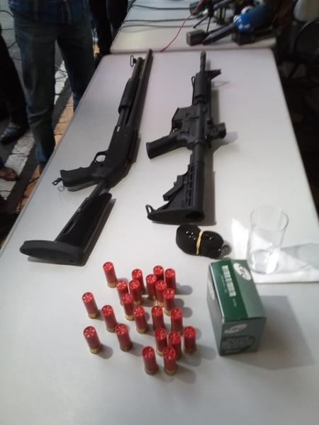 Armas apreendidas na casa de Marcelo Pereira, empresário suspeito de assassinar o morador de rua Sebastião Lopes dos Santos - Alex Tajra/UOL