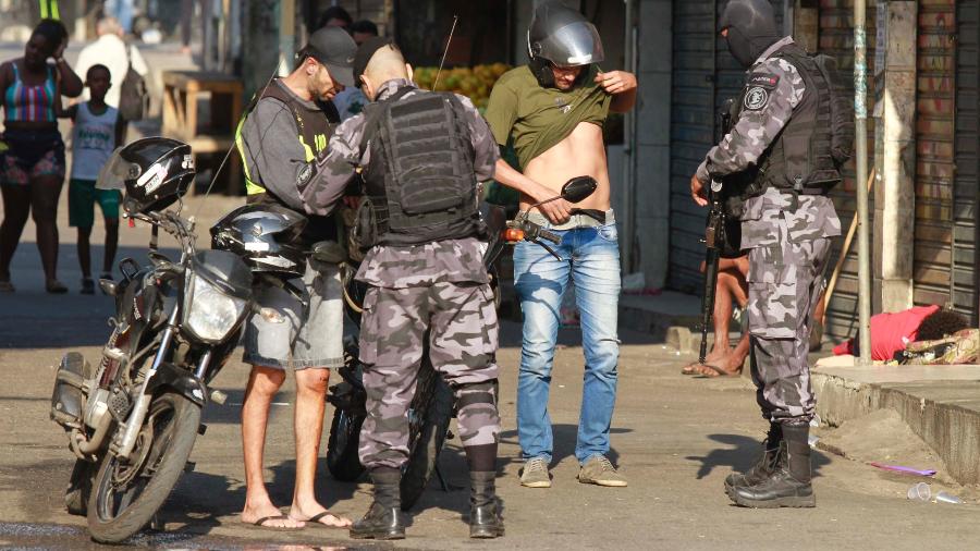 Policiais fazem operação para combater o tráfico na região do Jacarezinho no Rio de Janeiro (RJ) - OSE LUCENA/FUTURA PRESS/FUTURA PRESS/ESTADÃO CONTEÚDO