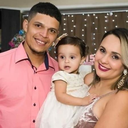 Maurício Ferreira de Moura, Bruna Cristina Soares da Costa e a bebê Ana Luísa Soares de Moura morreram em um grave acidente de carro em Alagoas - Reprodução/Facebook