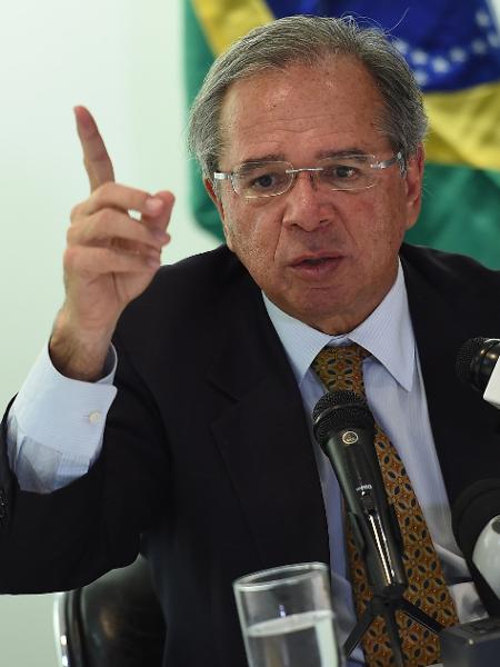 Ministro da Economia, Paulo Guedes, durante entrevista na embaixada brasileira em Washington (EUA) - Olivier Douliery/AFP