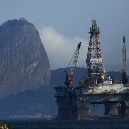 Plataforma de petróleo na Baía de Guanabara, Rio de Janeiro