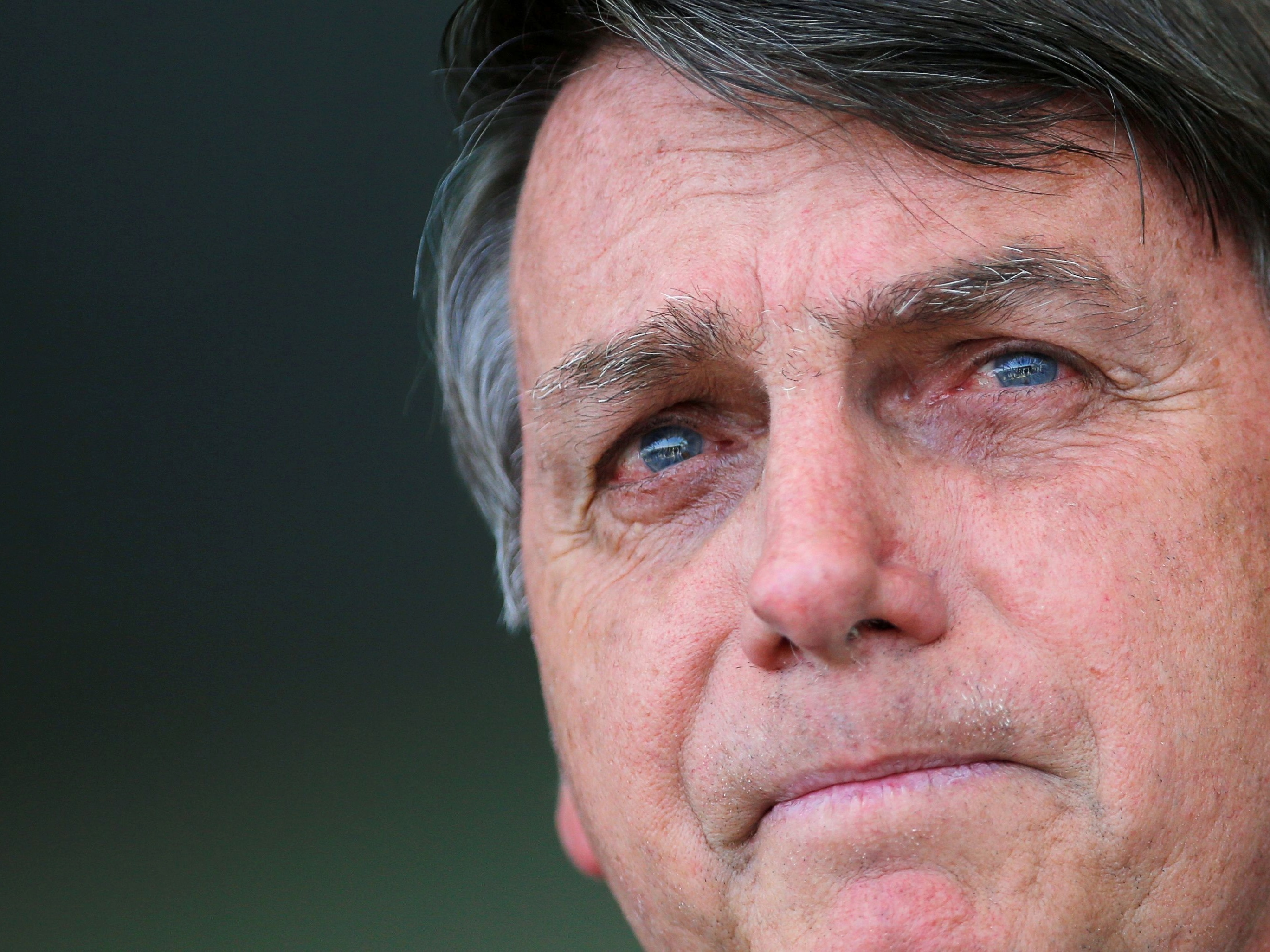 Toda e qualquer vacina está descartada, diz Bolsonaro