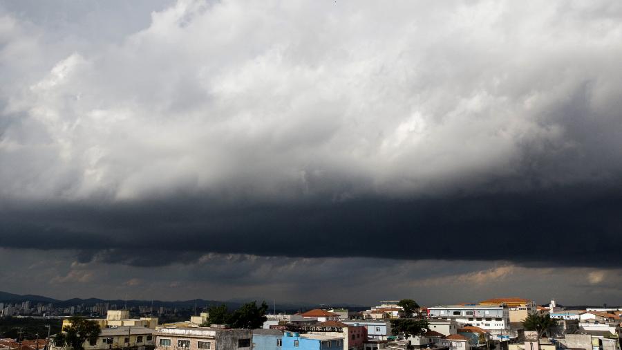 Chuva deve voltar para a capital paulista no fim de semana, mas área costeira do estado deve ter meio de semana nublado - PAULO GUERETA/ESTADÃO CONTEÚDO