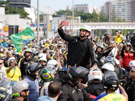 23.mai.2021 - Presidente Jair Bolsonaro durante passeio de moto na cidade do Rio de Janeiro - Alan Santos/Presidência da República/Divulgação