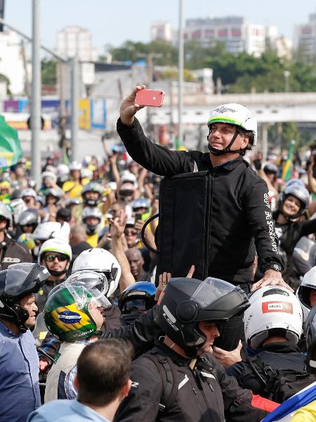 23.mai.2021 - Presidente Jair Bolsonaro durante passeio de moto na cidade do Rio de Janeiro - Alan Santos/Presidência da República/Divulgação