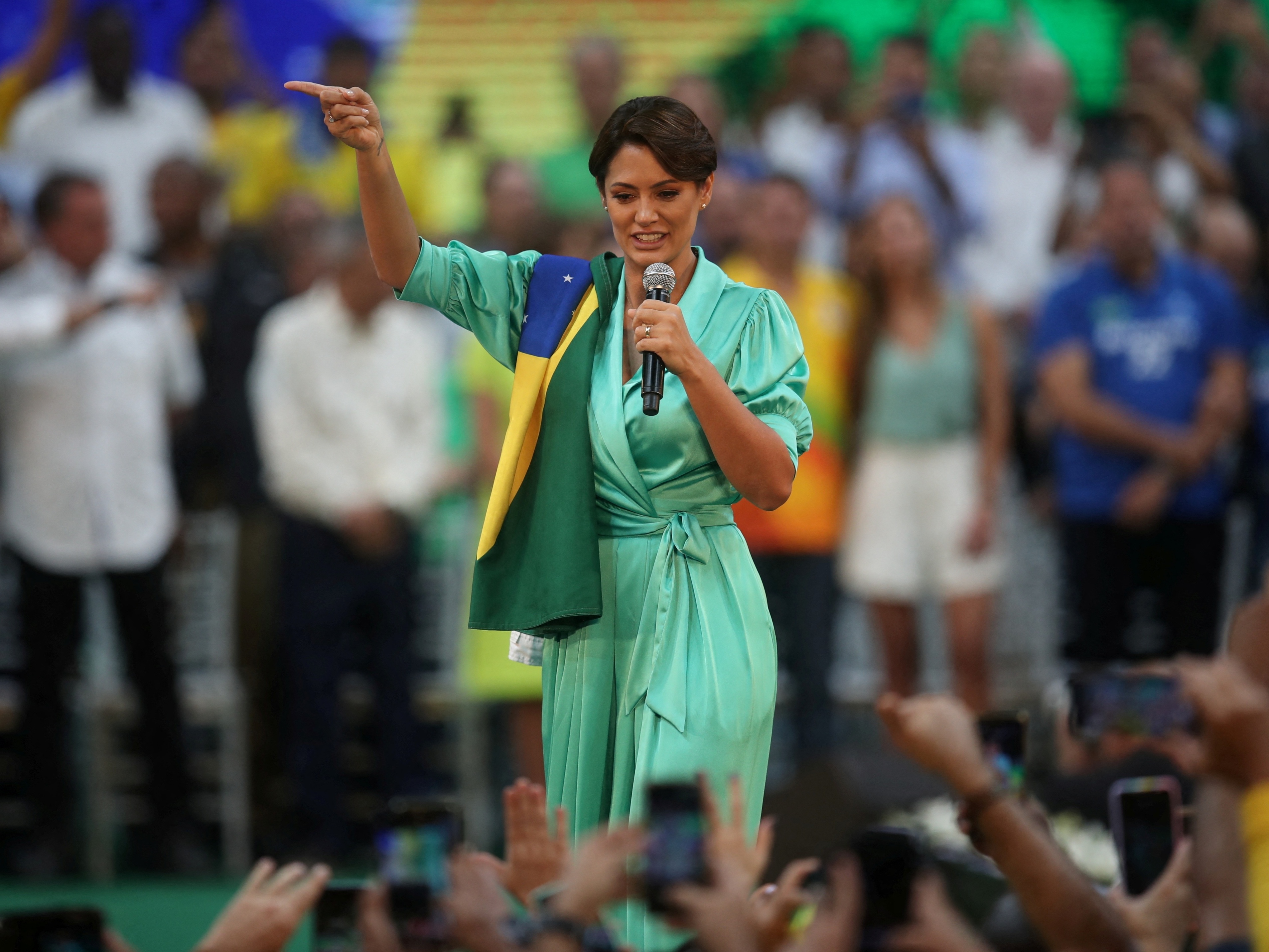 Primeira-dama Michelle Bolsonaro se diverte e participa de corrida